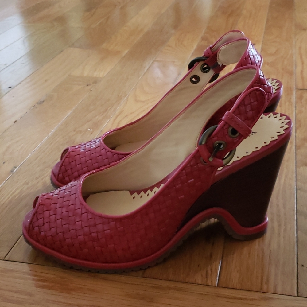 Vince Camuto Naila wedge 6.5